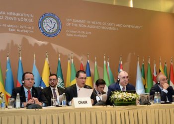 El ministro de Asuntos Exteriores venezolano, Jorge Arreaza interviene durante la reunión del Movimiento de Países No Alineados celebrado en Bakú, Azerbaiyán. Foto: EFE.