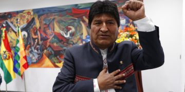 El presidente Evo Morales se retira después de una rueda de prensa en La Paz, Bolivia, el jueves 24 de octubre de 2019, en la que se declaró ganador de los comicios presidenciales del domingo. Foto: Juan Karita / AP.