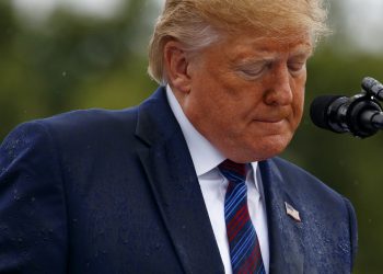 El presidente Donald Trump habla durante un evento en la base conjunta Myer-Henderson Hall, en Virginia, el lunes 30 de septiembre de 2019. (AP Foto/Evan Vucci)