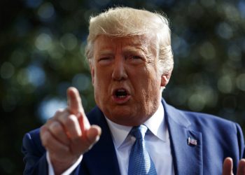 El presidente Donald Trump habla con los reporteros en el Jardín Sur de la Casa Blanca, el viernes 4 de octubre de 2019, en Washington, D.C. Foto: Evan Vucci / AP / Archivo.