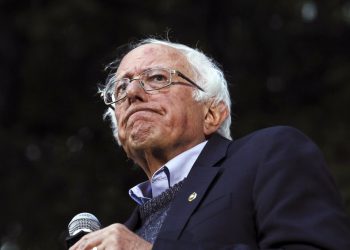 En esta foto del 29 de septiembre de 2019, el senador independiente y aspirante a la candidatura demócrata en 2020 Bernie Sanders habla en un acto de campaña en Hanover, Nuevo Hampshire. Foto: Cheryl Senter / AP / Archivo.