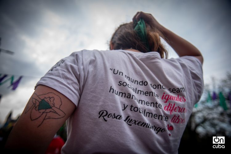 Aunque erradicar los feminicidios y la violencia de género es un asunto que compete a todas y a todos, la voluntad política de las instituciones en el poder es un eslabón fundamental en esta lucha social, apuntan las activistas. Foto: Kaloian Santos/Archivo.