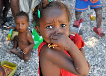 Los ojos de desesperación de una niña haitiana de Cité Soleil, en Puerto Príncipe, dos días después del temblor de enero del 2010. Foto: Rui Ferreira