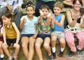 Niños que asisten como público a un juego de Pelota Maya celebrado en La Habana. Foto: Otmaro Rodríguez.