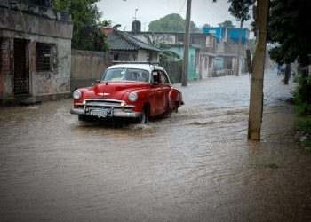 Lluvias localmente intensas, registradas en la tarde del 5 de octubre de 2019, que inundaron algunas zonas de la ciudad de Holguín, en el oriente de Cuba. Foto Juan Pablo Carreras / ACN.