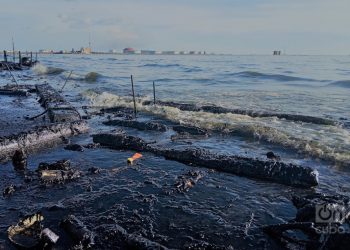 Orilla del Lago de Maracaibo en Cabimas, cuna del petróleo venezolano.