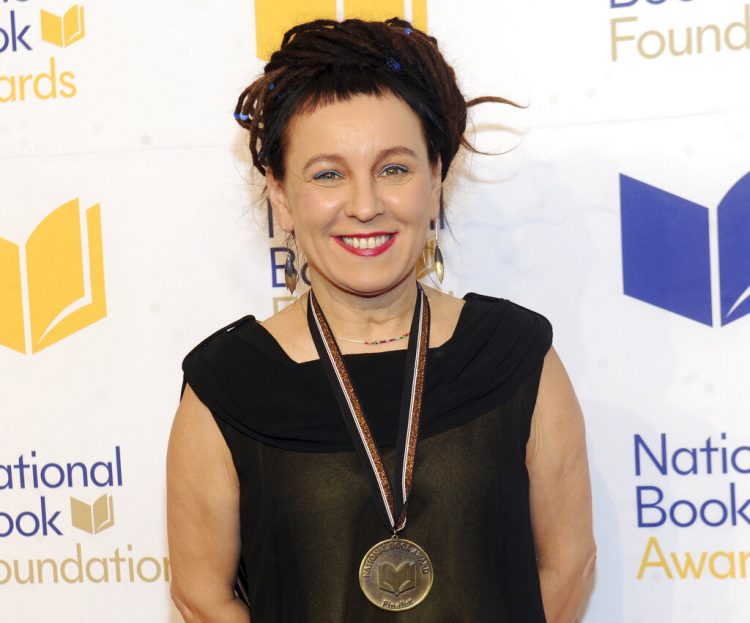 En esta foto de noviembre de 2018, la autora polaca Olga Tokarczuk en la ceremonia de premación y cena benéfica del Premio Nacional del Literatura en Nueva York. Foto: Brad Barket/Invision/AP, Archivo.