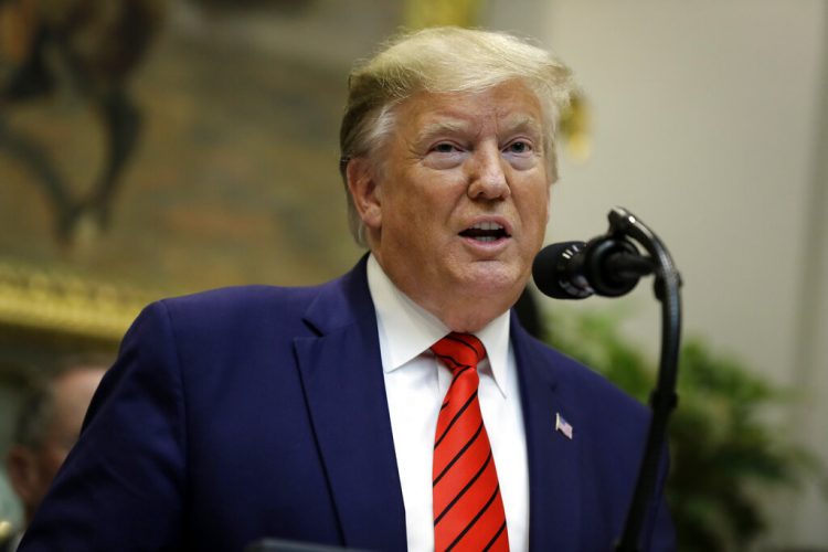 El presidente Donald Trump habla en un evento sobe transparencia y ley en el Salón Roosevelt de la Casa Blanca, el 9 de octubre de 2019. Foto: Evan Vucci / AP.