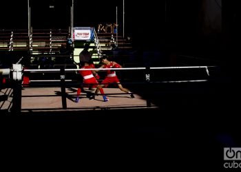 Boxeadores durante un combate en La Habana. Foto: Otmaro Rodríguez/OnCuba/Archivo.