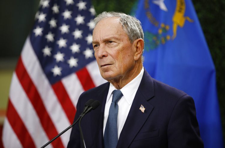 El ex alcalde de Nueva York, Michael Bloomberg en conferencia de prensa en Las Vegas, el 26 de febrero del 2019.  (AP Foto/John Locher)