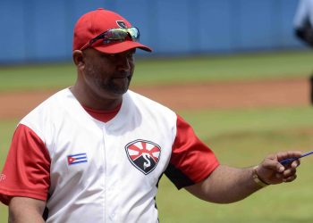 El mánager Eribero Rosales ha devuelto a Santiago de Cuba a los planes estelares del béisbol cubano. Foto: Miguel Rubiera / ACN.