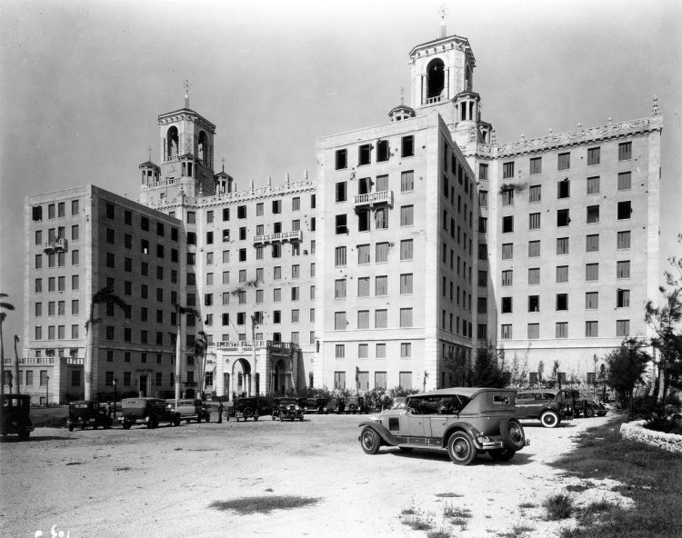 Hotel Nacional de Cuba, La Habana, foto tomada después del bombardeo de octubre de 1933 (McKim, Mead & White Architectural Records Collection, Departamento de Impresiones, Fotografías y Colecciones Arquitectónicas, Museo y Biblioteca de la Sociedad Histórica de Nueva York) .