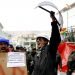 Opositores al expresidente boliviano Evo Morales frente al palacio presidencial en La Paz, Bolivia, el lunes 11 de noviembre de 2019. Foto: Natacha Pisarenko / AP.