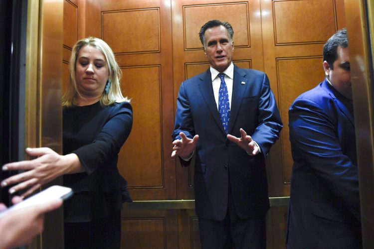 El senador republicano Mitt Romney en el Congreso en Washington el 5 de noviembre del 2019. Foto: Susan Walsh / AP.