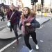 La gente se apresura para evacuar el Puente de Londres después de un incidente, el viernes 29 de noviembre de 2019. Foto: Dominic Lipinski/ AP.