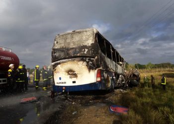 Ómnibus involucrado en un accidente masivo en la provincia de Ciego de Ávila, en el centro de Cuba, el 16 de diciembre de 2019. Foto: Karín Gómez / Facebook.