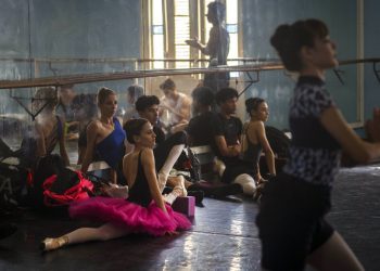 Ballet Nacional de Cuba en ensayos. Foto: archivo