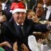 El presidente Jair Bolsonaro con un gorro de Santa Claus durante el festejo navideño con empleados y estudiantes en el palacio presidencial de Planalto, en Brasilia, Brasil, el jueves 19 de diciembre de 2019. Foto: Eraldo Peres / AP / Archivo.