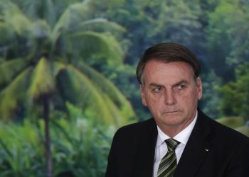 En esta imagen del 1 de octubre de 2019, el presidente de Brasil, Jair Bolsonaro, durante una ceremonia para presentar un programa agrícola en el palacio presidencial de Planalto, en Brasilia, Brasil. Foto: AP/Eraldo Peres/ Archivo