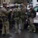 Policías llegan al lugar de un tiroteo en Jersey City, el martes 10 de diciembre de 2019, en Nueva Jersey. Foto: Eduardo Munoz Alvarez / AP.