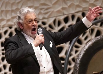 El astro de la ópera Plácido Domingo durante un concierto en Hamburgo el miércoles 27 de noviembre del 2019. Foto: Christian Charisius/dpa vía AP.