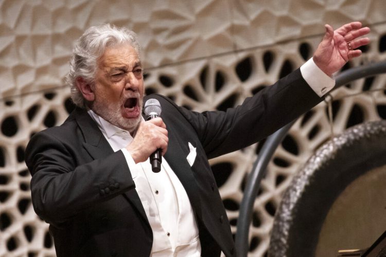 El astro de la ópera Plácido Domingo durante un concierto en Hamburgo el miércoles 27 de noviembre del 2019. Foto: Christian Charisius/dpa vía AP.