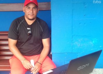 Rolando Norberto García, estadístico del equipo de Santiago de Cuba en la 59 Serie Nacional de Béisbol. Foto: Javier Nodarse.