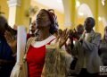 Cubanos demuestran su devoción a Santa Bárbara en La Habana, en su día, el 4 de diciembre de 2019. Foto: Otmaro Rodríguez.