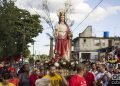 Cubanos demuestran su devoción a Santa Bárbara en La Habana, en su día, el 4 de diciembre de 2019. Foto: Otmaro Rodríguez.