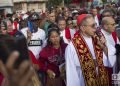 Cubanos demuestran su devoción a Santa Bárbara en La Habana, en su día, el 4 de diciembre de 2019. Foto: Otmaro Rodríguez.