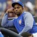 En esta fotografía de archivo del 24 de julio de 2018, el jardinero cubano Yoenis Céspedes, de los Mets de Nueva York, observa el partido entre su equipo y los Padres de San Diego.  Foto:Frank Franklin II/ Archivo AP.