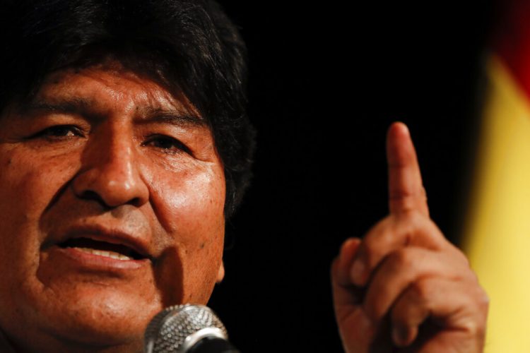 El expresidente de Bolivia, Evo Morales, da una conferencia de prensa en Buenos Aires, Argentina, el martes 17 de diciembre de 2019. Foto: AP/ Natacha Pisarenko