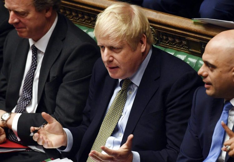 El primer ministro británico, Boris Johnson, durante la primera sesión de preguntas al primer ministro en 2020, en la Cámara de los Comunes, en Londres, el miércoles 8 de enero de 2020. (Jessica Taylor/Cámara de los Comunes via AP)