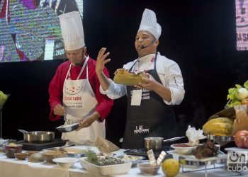 Clase práctica de cocina regional cubana durante el Taller Culinario Internacional Cuba Sabe 2020. Fotos: Otmaro Rodríguez.