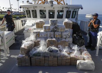 Cargamento de cocaína confiscado en altamar por la Guardia Costera, fotografiado en Los Ángeles el 29 de agosto del 2019. Foto: Chris Carlson / AP / Archivo.