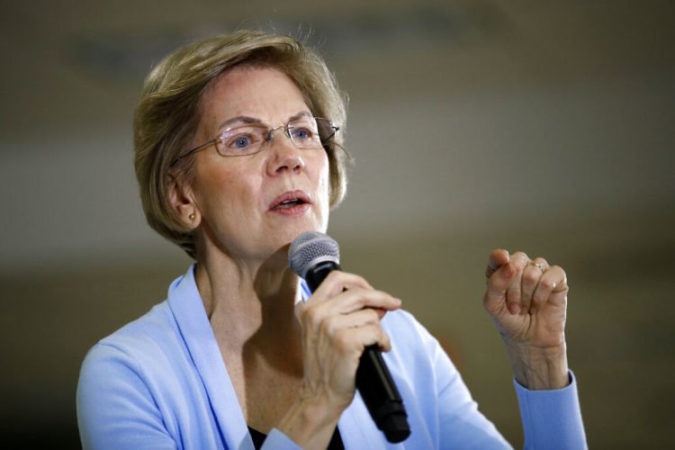 La senadora Elizabeth Warren, aspirante a la candidatura presidencial demócrata, habla en un acto de campaña en Grimes, Iowa, 20 de enero de 2020. Foto: Patrick Semansky / AP.