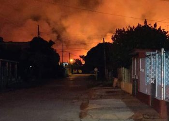 Incendio en la localidad de Artemisa, en el occidente cubano, el 21 de enero de 2020. Foto: @Artemisadiario / Facebook.