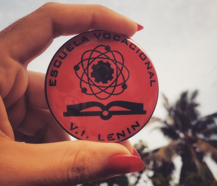 Monograma que distingue a los estudiantes de la Lenin. Foto: Perfil de Odette G. Gómez en Instagram.