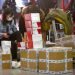 Una viajera sentada junto a cajas de mascarillas para la cara y respiradores en el aeropuerto internacional de Beijing, el 30 de enero de 2020. Foto: Mark Schiefelbein / AP.