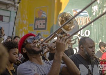 Desfile de artistas de Nueva Orleans y Cuba por la Habana Vieja como parte del 35 Festival Jazz Plaza, el 15 de enero de 2020. Foto: Otmaro Rodríguez.