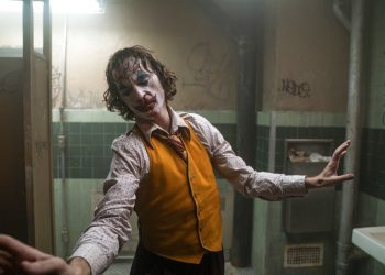 En esta imagen difundida por Warner Bros. Pictures, Joaquin Phoenix en una escena de "Joker". La cinta encabezó el lunes la lista de candidatos al Oscar con 11 nominaciones que incluyen mejor película, mejor actor y mejor director. Foto: Niko Tavernise/Warner Bros. Pictures vía AP