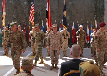 En esta fotografía del 14 de septiembre de 2019, elementos del ejército de Estados Unidos participan en una ceremonia en Bagdad, Irak. (AP Foto/Khalid Mohammed, Archivo)