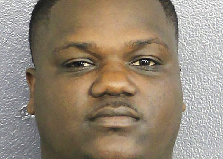 En imagen del 4 de enero de 2020 proporcionada por la Oficina del jefe policial de Broward, Chauncy Devonte Lump posa tras ser arrestado. Authorities charged Lump with threatening to kill President Trump in retaliation for the killing of Iranian Gen. Qassem Soleimani. (Oficina del jefe policial de Broward vía AP)