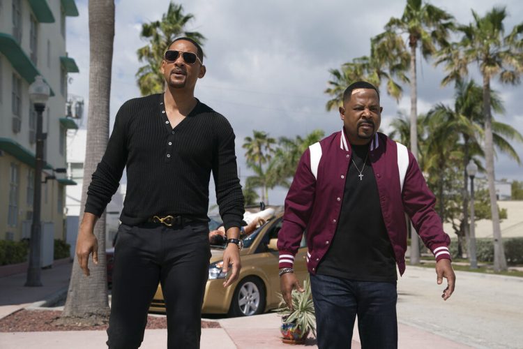 En esta imagen difundida por Sony Pictures, Will Smith, a la izquierda, y Martin Lawrence en una escena de "Bad Boys for Life". (Ben Rothstein/Columbia Pictures-Sony via AP)