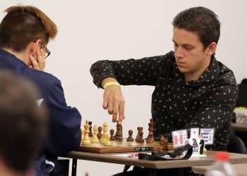 El Gran Maestro Carlos Daniel Albornoz (d), campeón nacional de ajedrez de Cuba. Foto: yucatan.com.mx / Archivo.