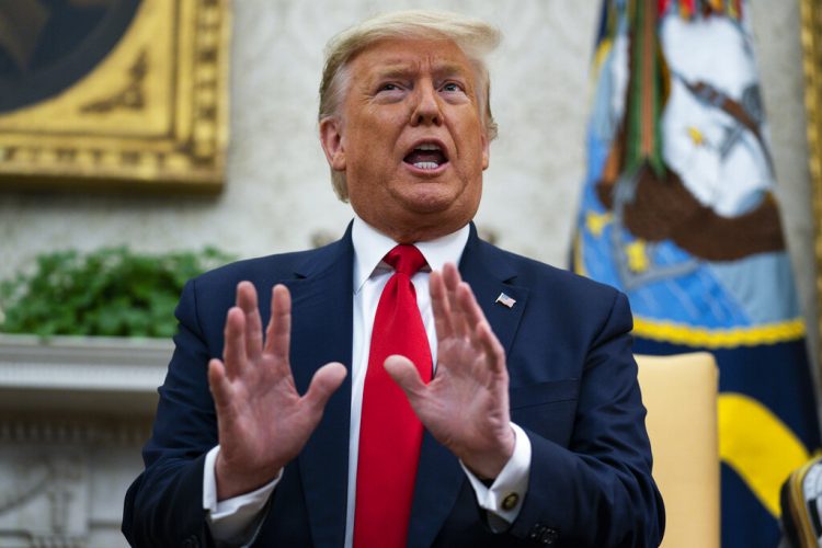 El presidente Donald Trump habla en la Oficina Oval de la Casa Blanca, Washington, 12 de febrero de 2020. Foto: Evan Vucci / AP.