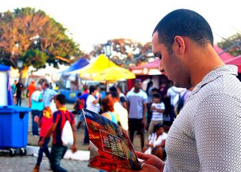 Lector de la Feria. Foto: Habana Radio.