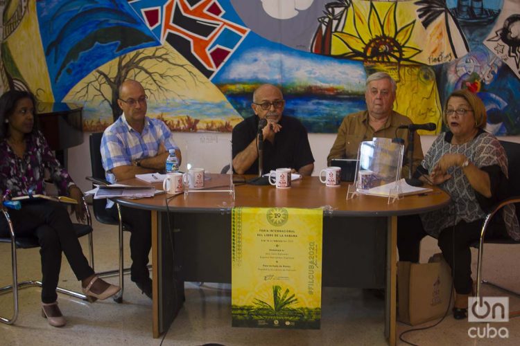 Coloquio en la Casa del Alba sobre las relaciones Cuba-EEUU., en la Feria Internacional del Libro de La Habana. Foto: Otmaro Rodríguez