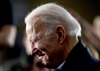 El ex vicepresidente y ahora aspirante a la candidatura presidencial demócrata Joe Biden en un evento de campaña en Waterloo, Iowa el 1 de febrero del 2020. Foto: Andrew Harnik / AP.