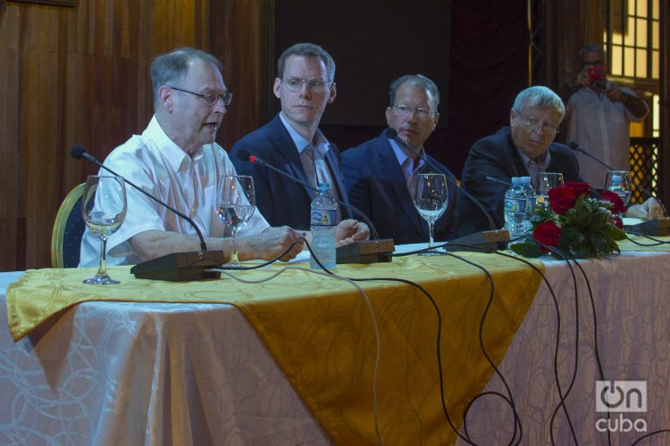 Conferencia de prensa de la delegación de empresarios y políticos de Míchigan, de visita en Cuba, en el Hotel Nacional, en La Habana, el 6 de febrero de 2020. De izquierda a derecha, Gary McDowell, director del Departamento estatal de Agricultura; Chuck Lippstreu, actual presidente de la Michigan Agri-Business Association (MABA); el senador estatal Daniel Lauwers; y James E. Byrum, presidente saliente de la MABA. Foto: Otmaro Rodríguez.